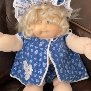 Cabbage patch kid 1982 girl one tooth